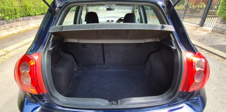 Toyota Auris 1.3 TR. Very low mileage. Comprehensive Service History 