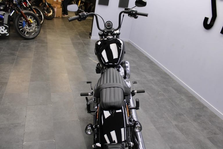 2025 Harley-Davidson FXBB Softail Street Bob 117 in Vivid Black