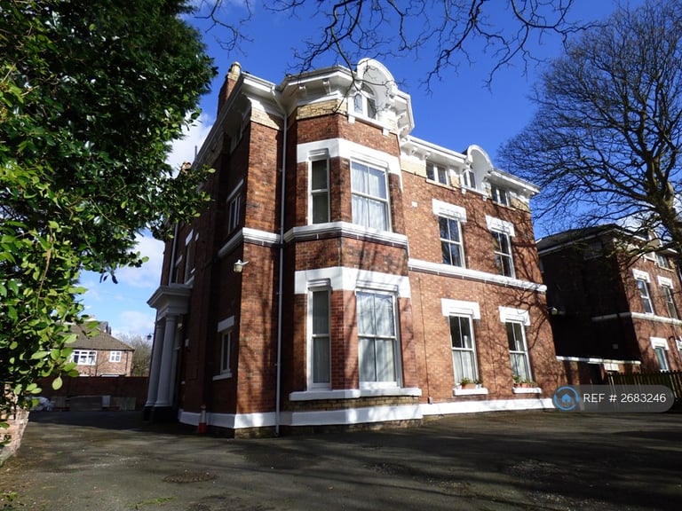 1 bedroom flat in Parkfield Road, Aigburth, Liverpool, L17 (1 bed) (#2683246)