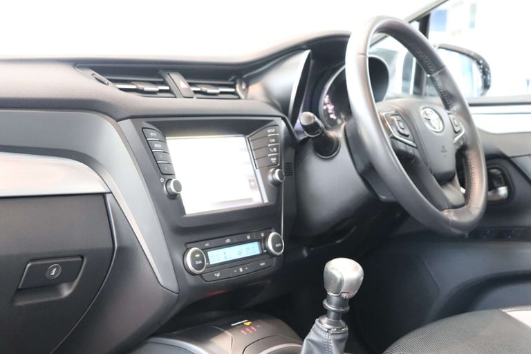 2017 Toyota Avensis 2.0 Avensis Business Edition+ D-4D 4dr Saloon Diesel Manual