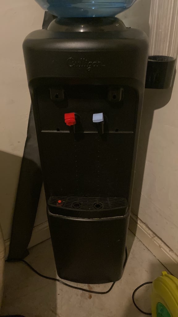 Hot n cold water machine 