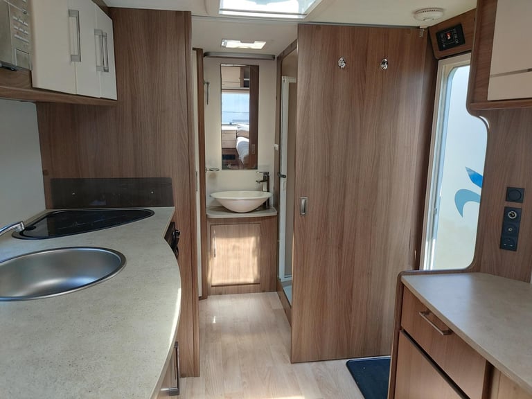 2016 Lunar Venus 460 2 Berth End Washroom Caravan