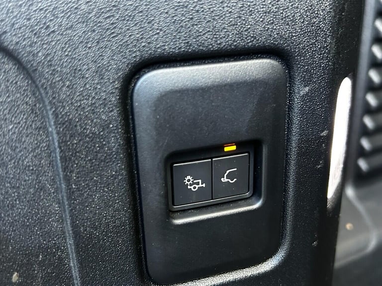 2023 Land Rover Defender 3.0 D250 Hard Top HSE Auto PANEL VAN DIESEL Automatic