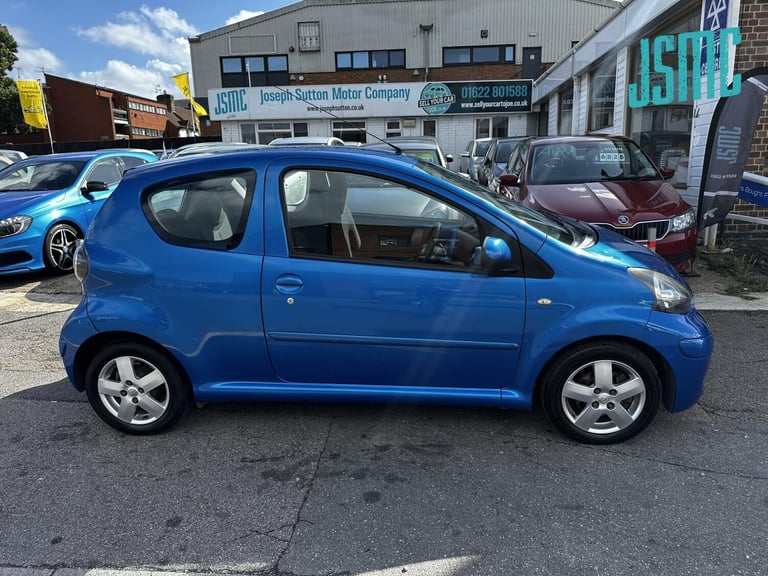 2010 Toyota AYGO 1.0 VVT-i Blue Hatchback 3dr Petrol Manual Euro 4 (67 bhp) Hatchback Petrol Manual