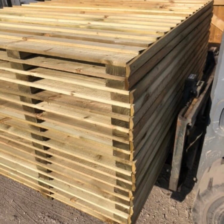 Heavy duty vertical feather edge fence panels