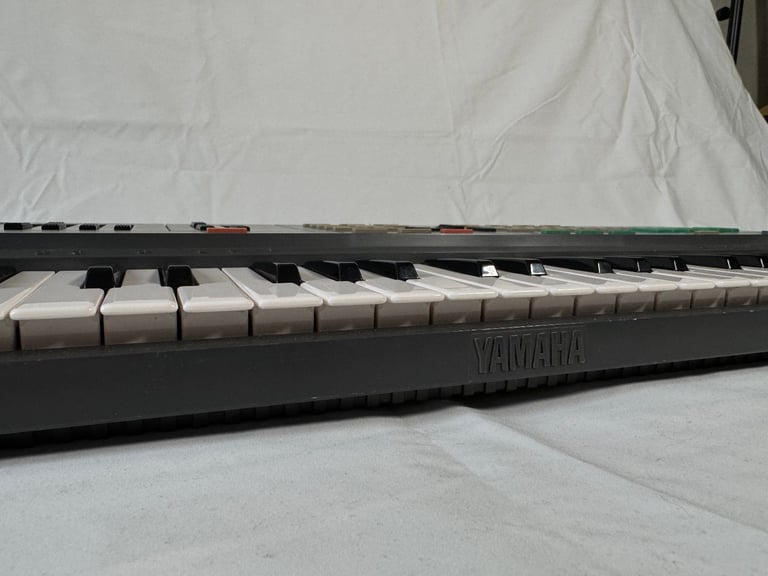 Yamaha Portasound PSS-360 Digital Synthesizer Keyboard
