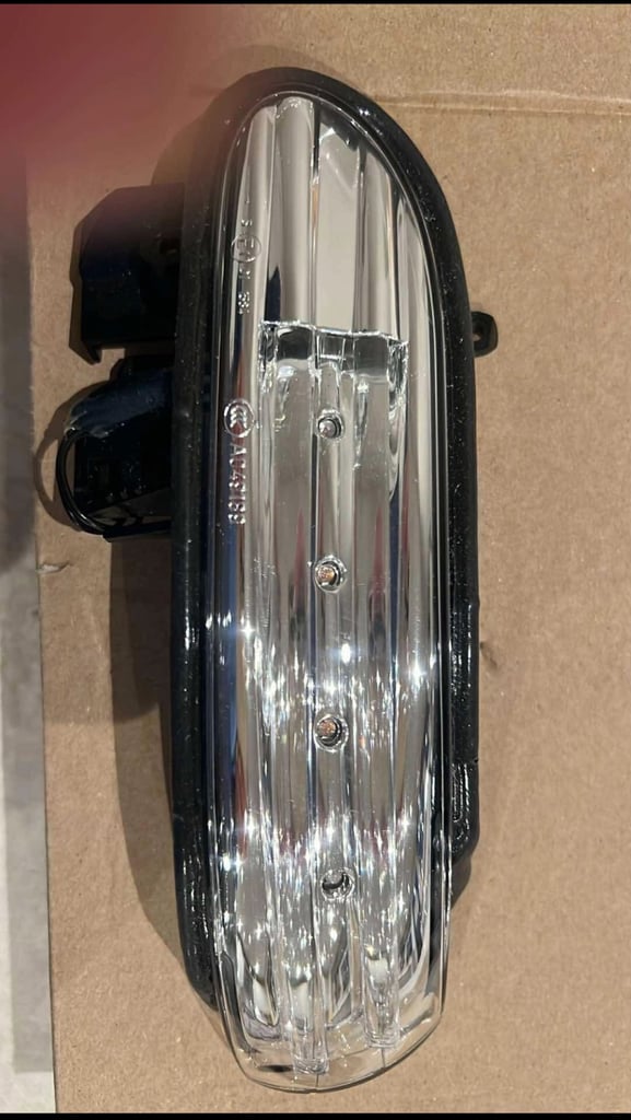 image for GENUINE NEW MERCEDES SLK R171 LH PASSENGER N/S WING MIRROR REPEATER LAMP LIGHT FITTING A1718200321.