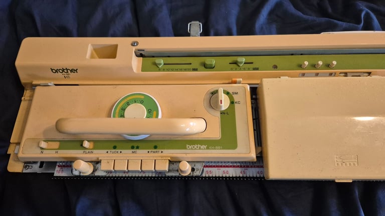 Brother KH 881 knitting machine