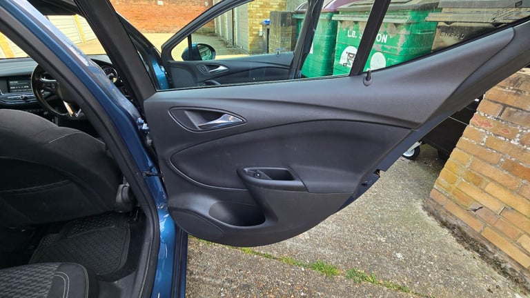 Vauxhall, ASTRA, Hatchback, 2017, Manual, 1598 (cc), 5 doors