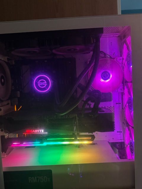 GAMING PC FOR SALE UNIT AND MONITOR