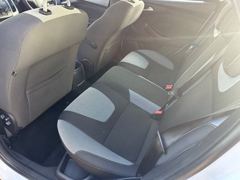 2012 Ford Focus 1.6 Zetec Hatchback 5dr Petrol Manual Euro 5 (125 ps) Petrol