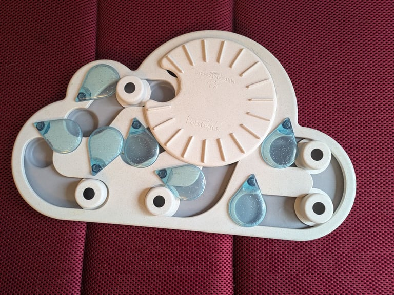 Interactive cat puzzle