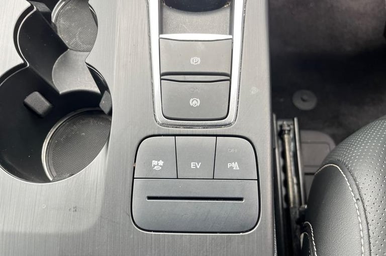 2024 Ford Kuga 2.5 Duratec 14.4kWh Vignale SUV 5dr Petrol Plug-in Hybrid CVT Euro 6 (s/s) SUV Hyb...