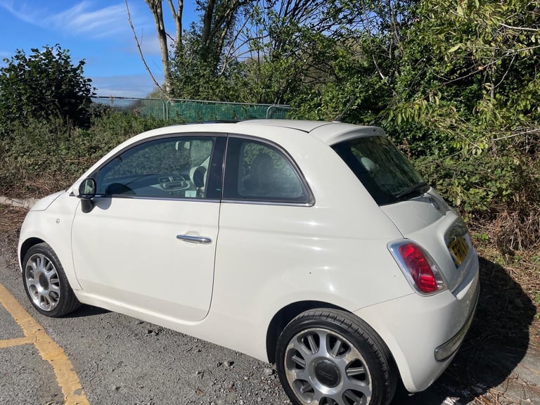 FIAT 500 1.2 LOUNGE S/S 10 REG WHITE 3 DOOR MOT MARCH 27TH 2026 TAX £35 SERVICE HISTORY 50+MPG