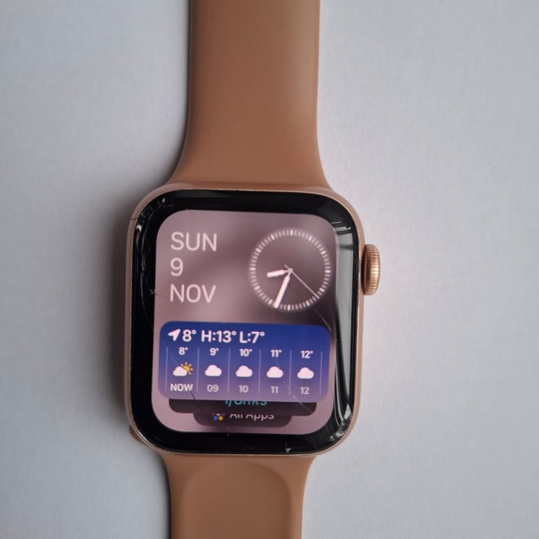 Apple SE 40mm Smart watch 