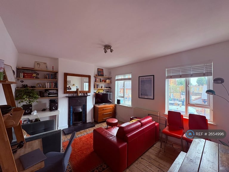 1 bedroom flat in Marmont Road, London, SE15 (1 bed) (#2654996)