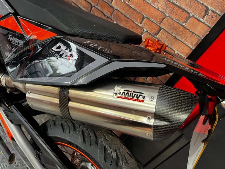 2012 KTM 690 SMC LOTS OF EXTRAS
