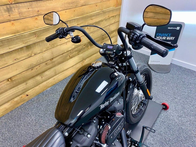 2021 Harley-Davidson FXBBS Street Bob 114, Only 5,023 Miles, Vance and Hines++