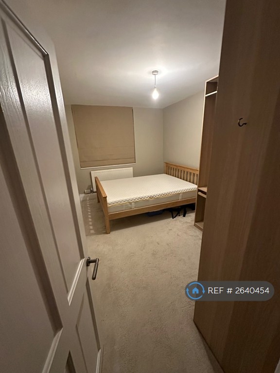 1 bedroom in Strathdon Drive, London, SW17 (#2640454)