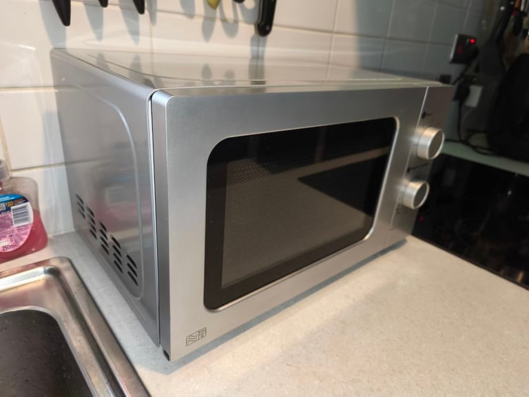 Microwave GEORGE 700 W * Like New