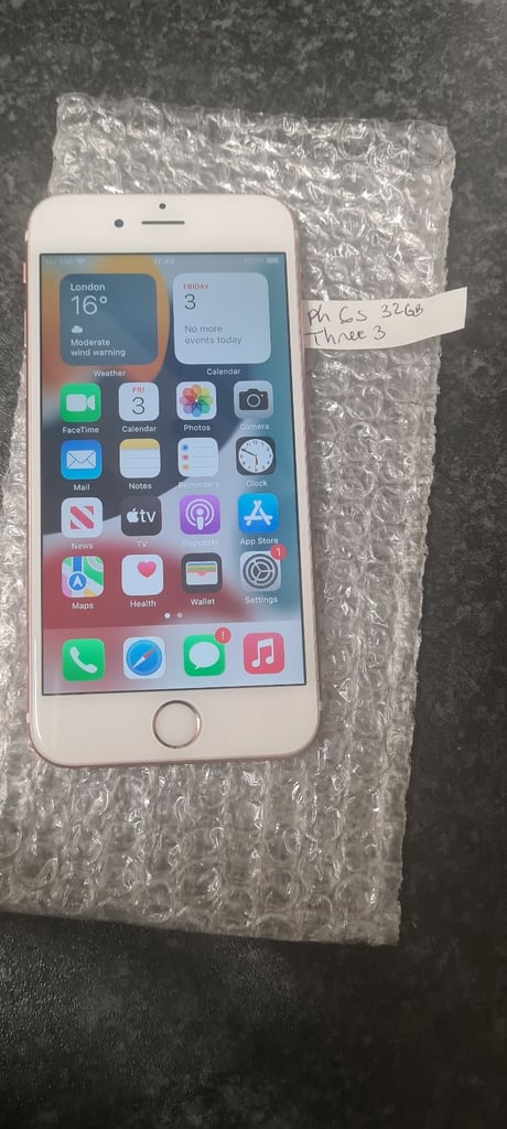 iPhone 6s 32GB Rose Gold, it is working on 3 -Three