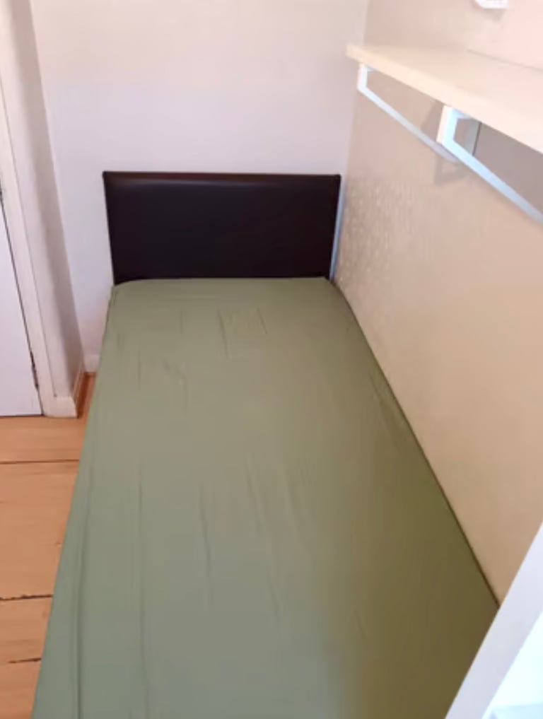 (Not a studio)Single room including bills Postcode IG2 6QS