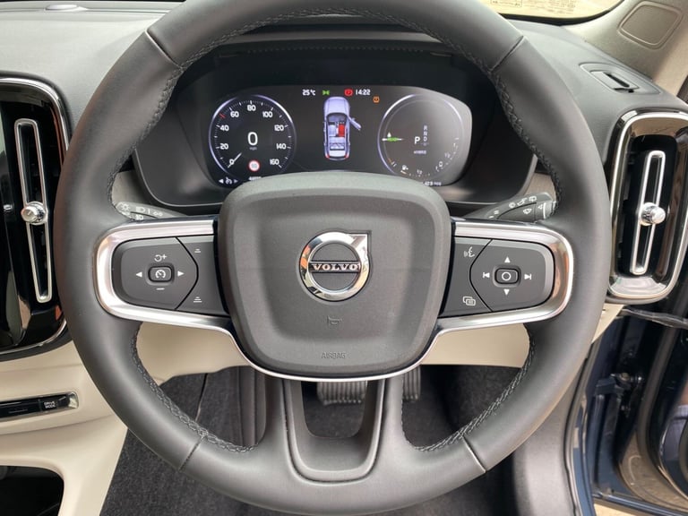 2022 Volvo XC40 1.5h T5 Twin Engine Recharge 10.7kWh Inscription Pro Auto Euro 6 (s/s) 5dr ESTATE...