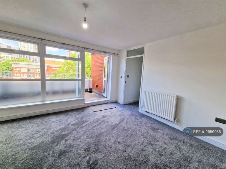 2 bedroom flat in Shepherds Gardens, Birmingham, B15 (2 bed) (#2666988)