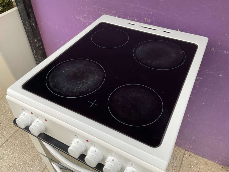 Logik 500 white electric cooker with 6mths warranty (4804)