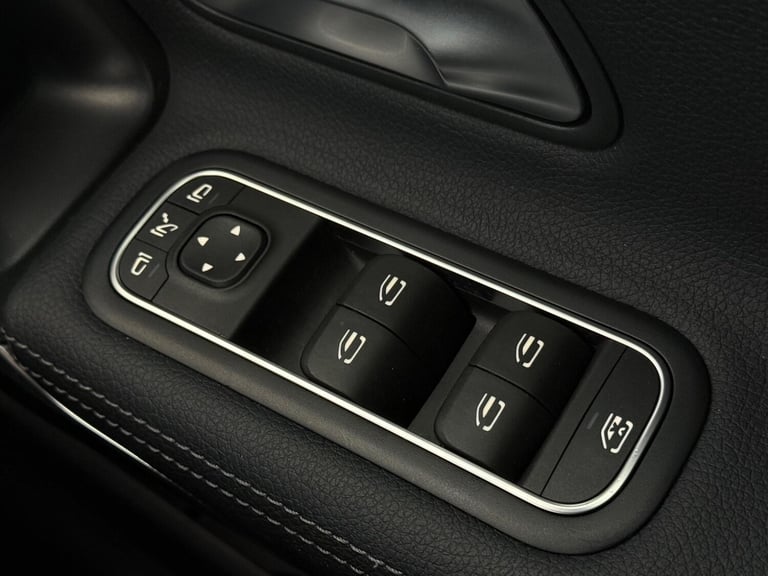 2022 Mercedes-Benz A-Class 1.3 A200 Sport (Executive) 7G-DCT Euro 6 (s/s) 5dr HATCHBACK Petrol Au...