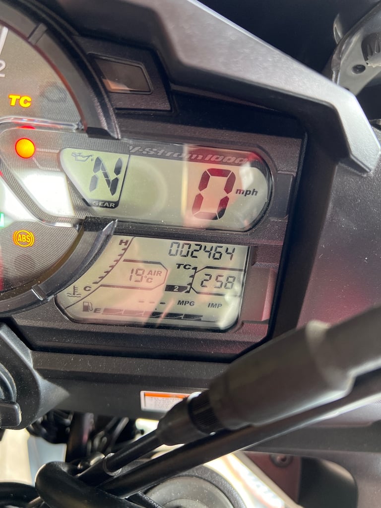 ONLY 2.5k miles. Adventure Touring Suzuki XT V-STROM, 2017, 1037 (cc)