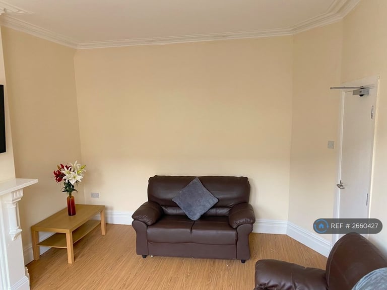 8 bedroom house in Hawarden Avenue, Liverpool, L17 (8 bed) (#2660427)