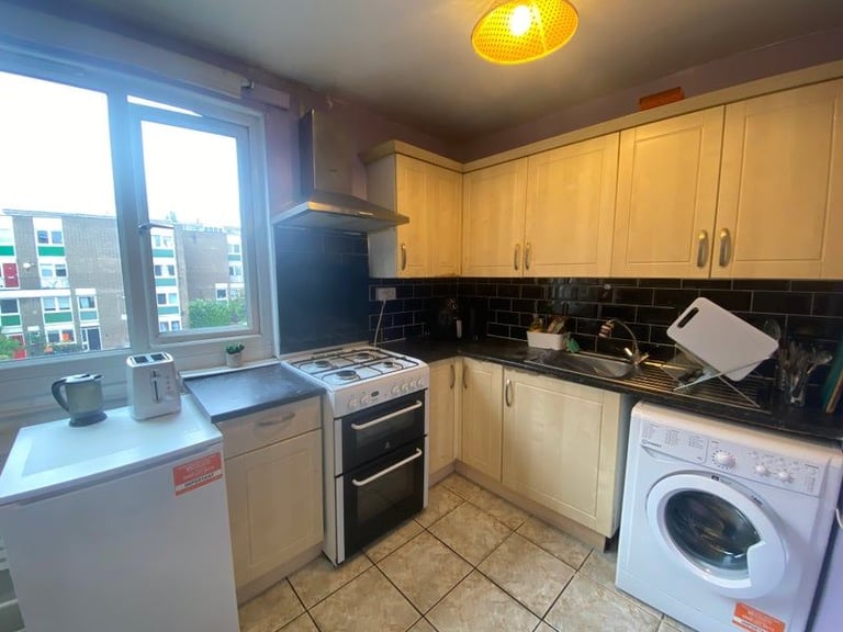 💕Comfortable Living in Vibrant East London 🛌 Available in Bow📍