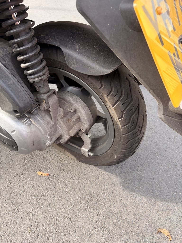 Aprilia, SXR, 2024, 49 (cc) 2400 miles 