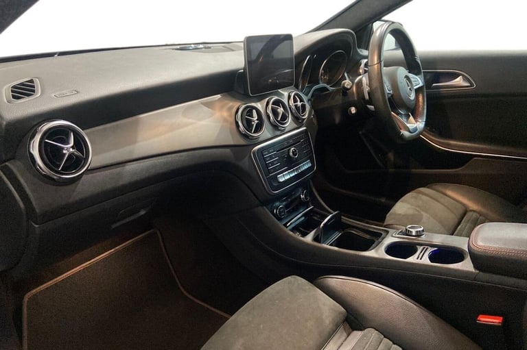 2018 68 MERCEDES-BENZ GLA CLASS 1.6 GLA200 AMG LINE (PREMIUM PLUS) SUV 5DR PETRO