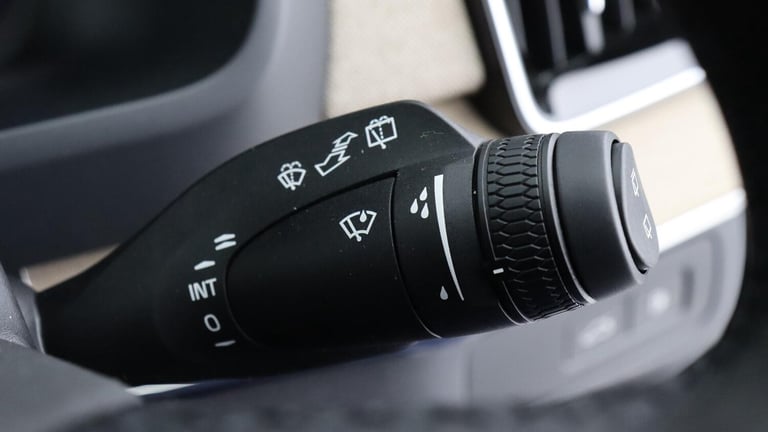 2025 Volvo XC90 T8 PHEV AWD Ultra Dark (Sunroof, 360 Camera, Bowers &amp; Wilkins Sound) ESTATE P...