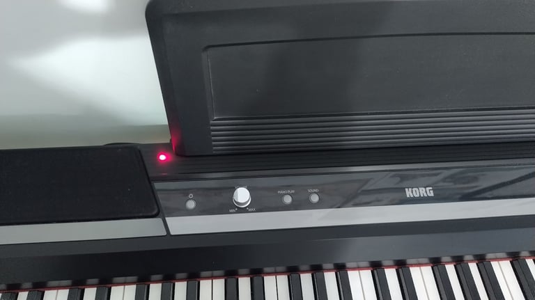 KORG SP-170S DIGITAL PIANO