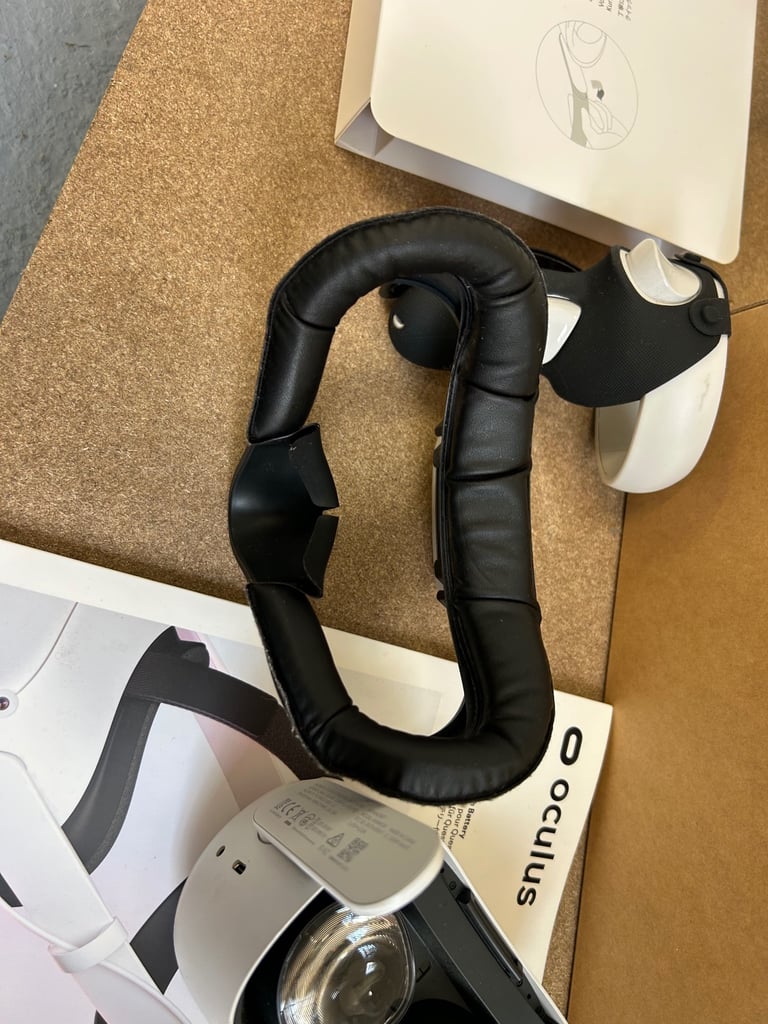 Quest 2 Oculus OG VR HMD Meta with Extras