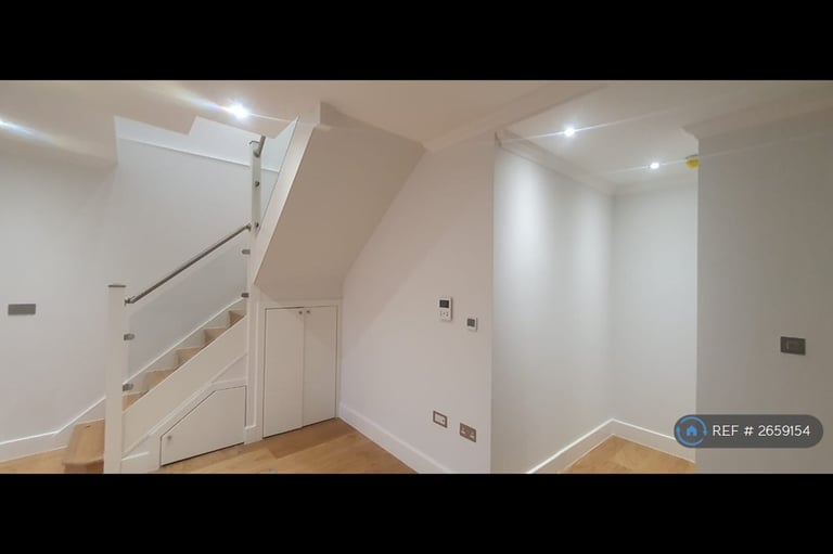 2 bedroom flat in Chatsworth Road, London, NW2 (2 bed) (#2659154)