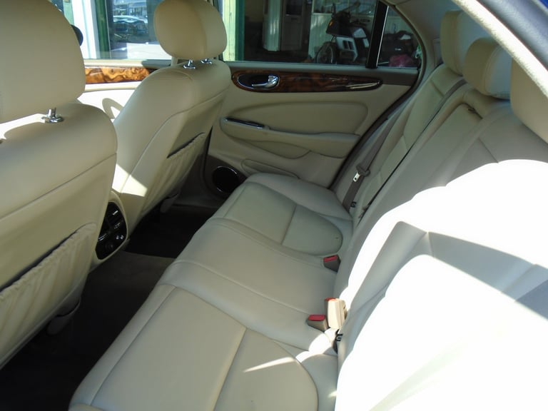 2005 Jaguar XJ XJ6 3.0 V6 4dr Auto SALOON Petrol Automatic