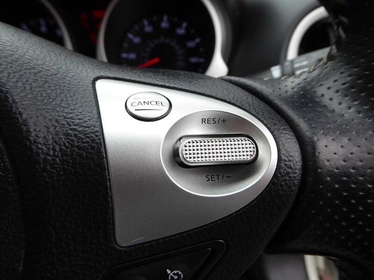 2014 Nissan Juke 1.2 DiG-T Tekna 5dr HATCHBACK PETROL Manual