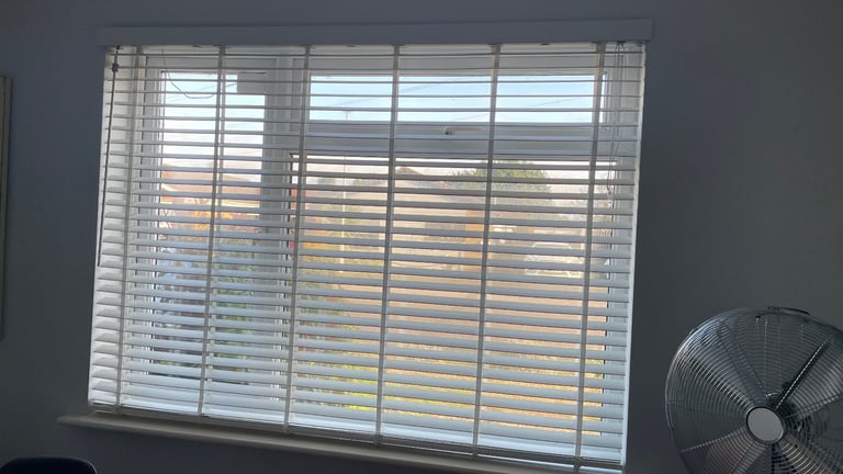 image for White blinds 