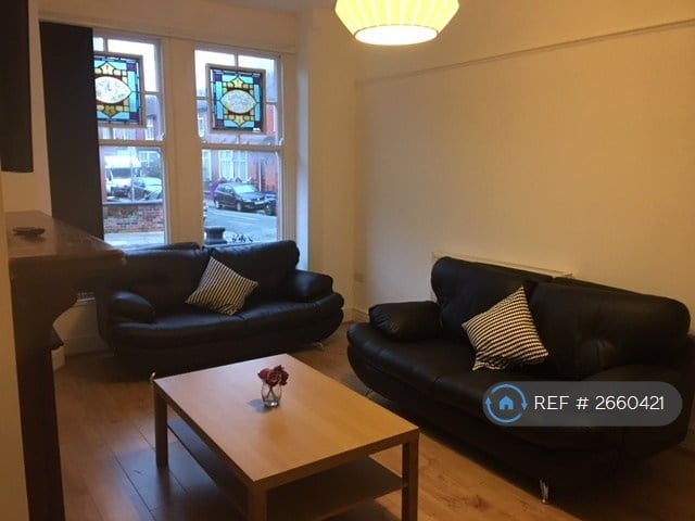 10 bedroom house in Halkyn Avenue, Liverpool, L17 (10 bed) (#2660421)