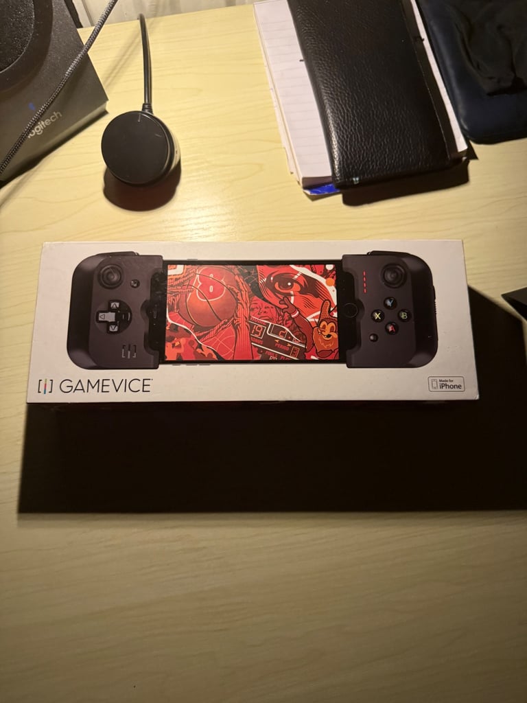 image for Gamevice Controller for Apple iPhone 6 / 6s / 7 & Plus Mobile Travel GAMING