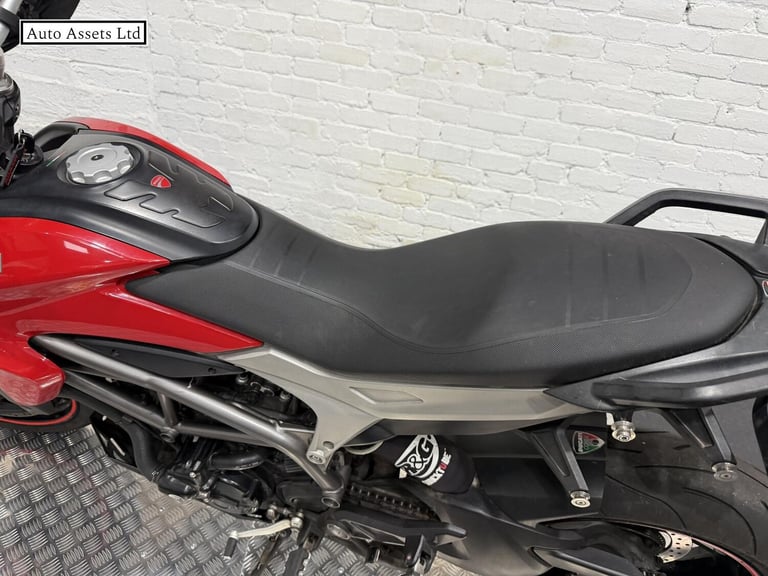 2014 Ducati Hyperstrada 821 821 Naked Petrol Manual Euro 3 (104 ps) Naked Petrol Manual