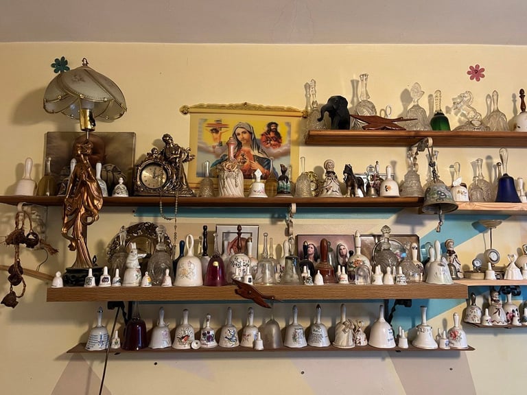 Extensive Vintage Bell Collection – Over 1,700 Pieces  (Hounslow, London)