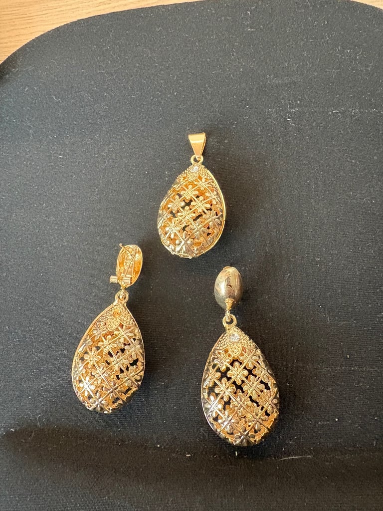 image for New: Gold tone filigree teardrop pendant and earrings 