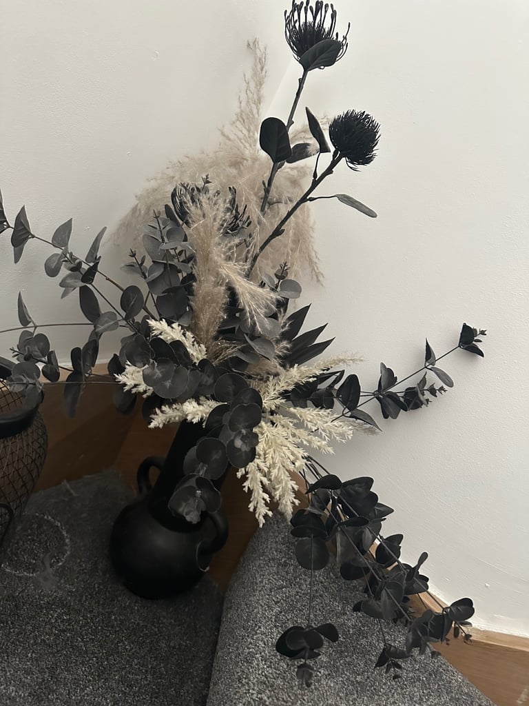 Black vase and artificial flowers 