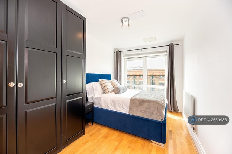 2 bedroom flat in Warren House, London, W14 (2 bed) (#2669985)