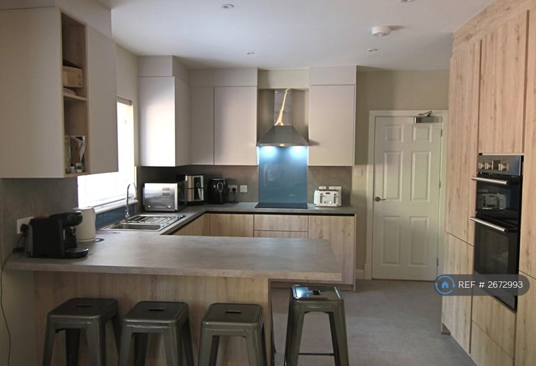 5 bedroom house in Rolleston Drive, Nottingham, NG7 (5 bed) (#2672993)